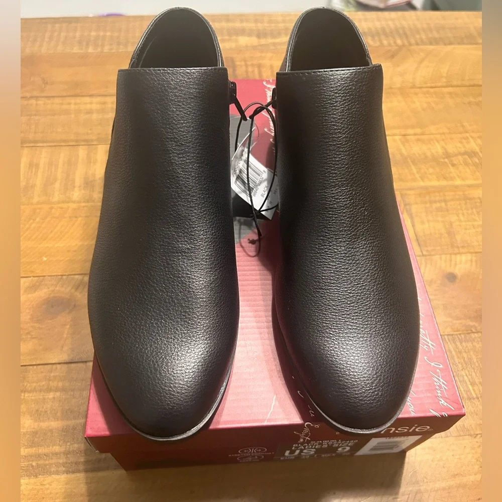 Kensie Sammy Black Ankle Boot - Picture 4 of 12